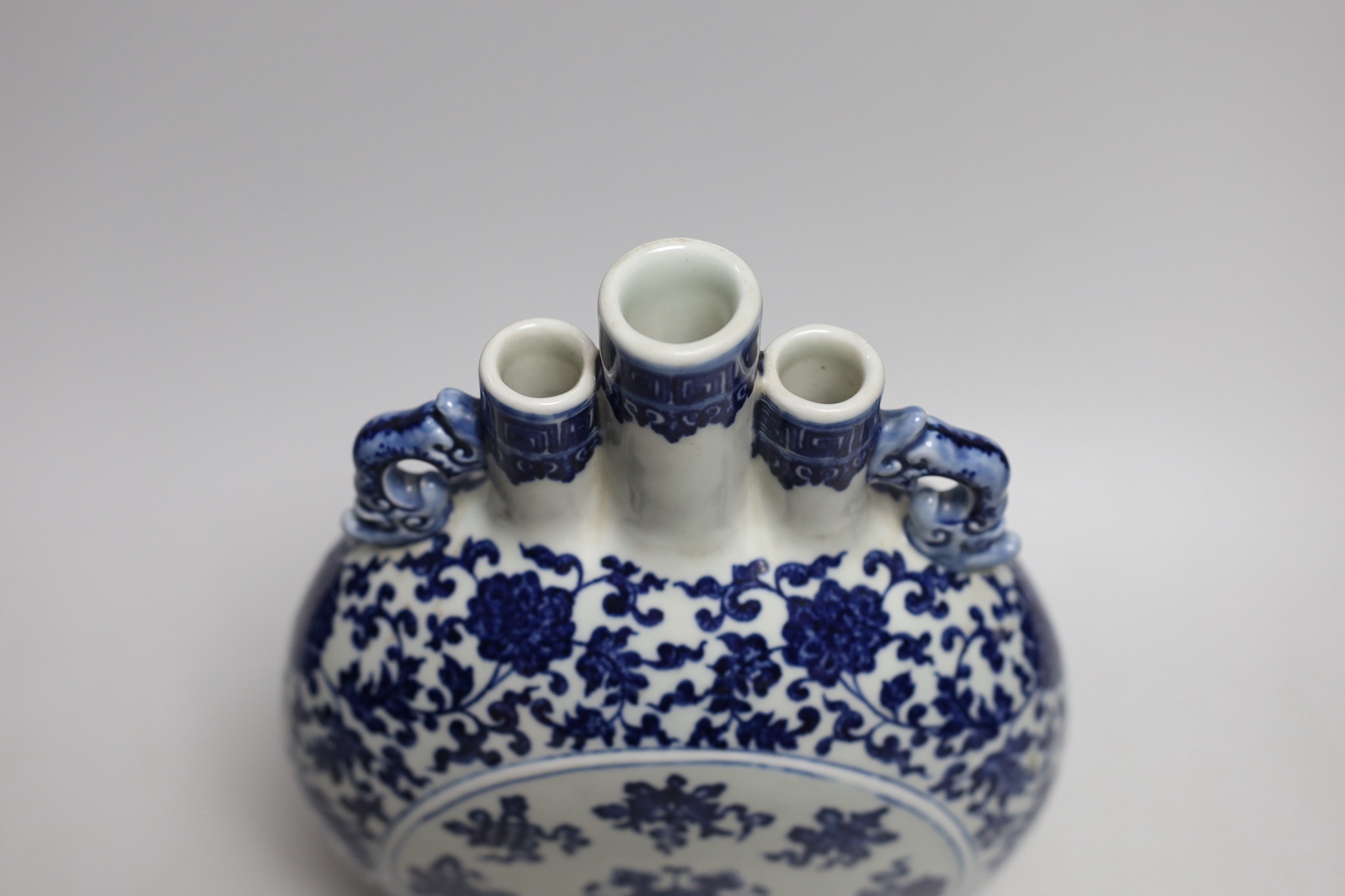 A Chinese blue and white moonflask, 8.5cms high